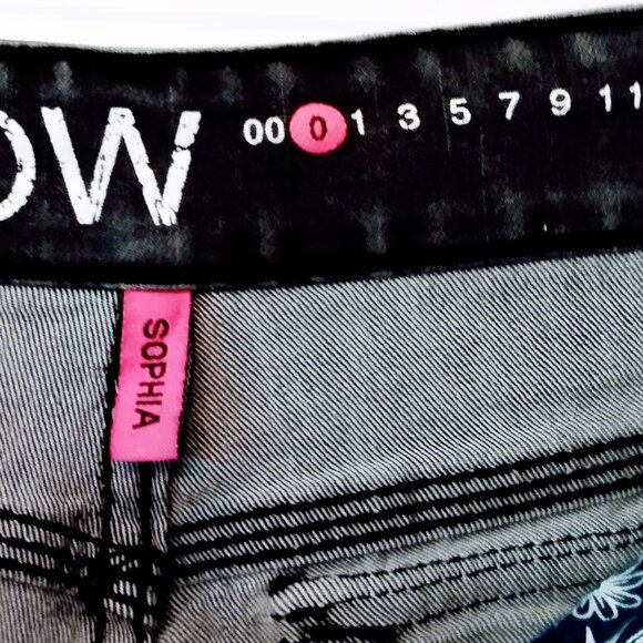 Harlow-Sophia Black Denim Cuff Shorts - Picture 7 of 8